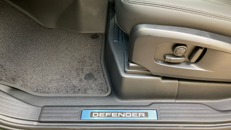 Land Rover Defender 3.0 D250 X-Dynamic SE 90 3dr Auto Diesel Estate